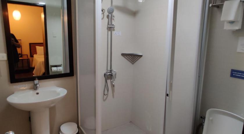 Image of Queen Room 4