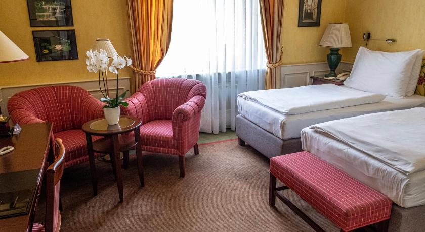 Image of Deluxe Double or Twin Room 5