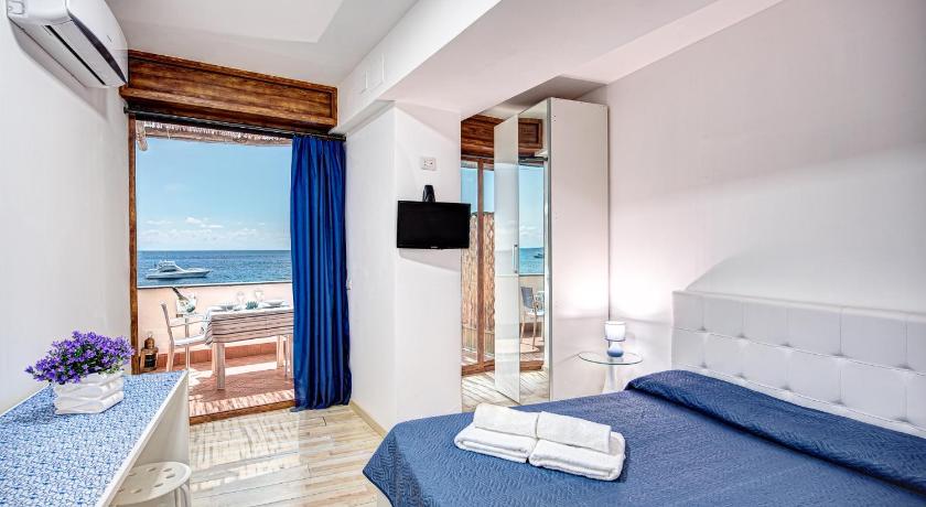 Belmare Residence on the beach — Hotel in Massa Lubrense