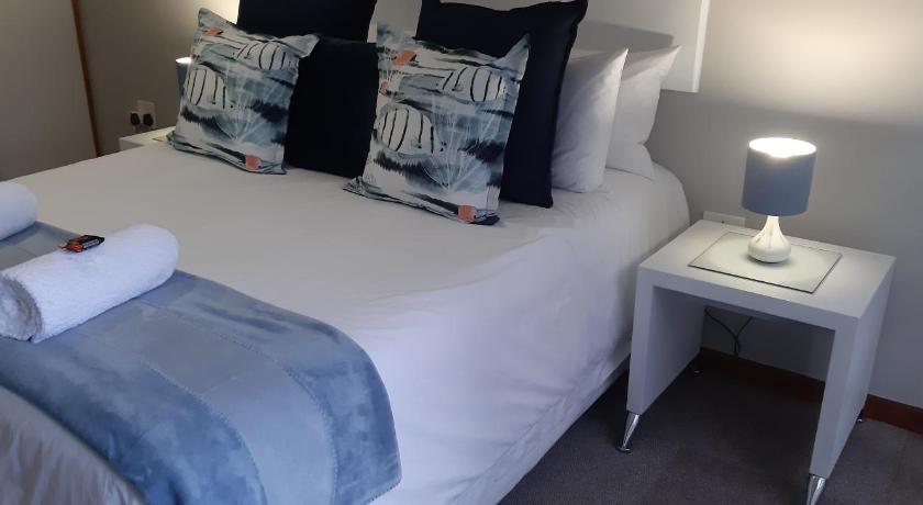 Shark Cove Little Cottage — Hotel in Van Dyks Bay