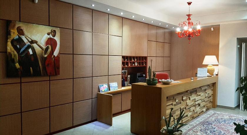 Giga Hotel photo