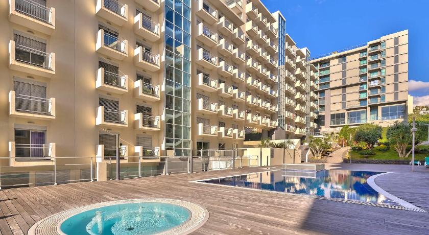 Blue Sky Apartment with pool photo