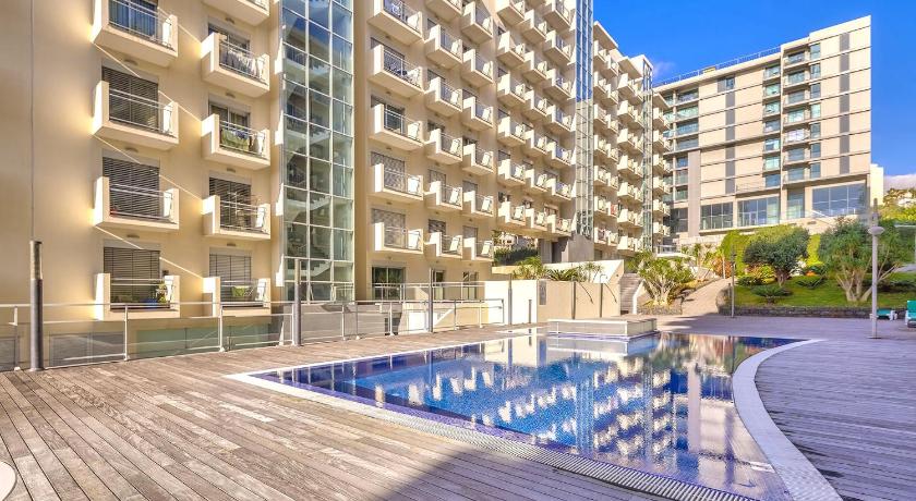 Blue Sky Apartment with pool photo
