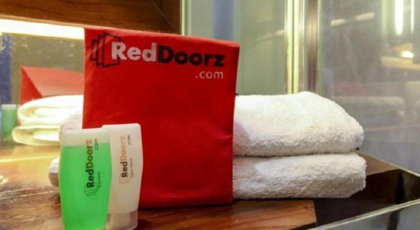RedDoorz near Central Park Mall - image 6