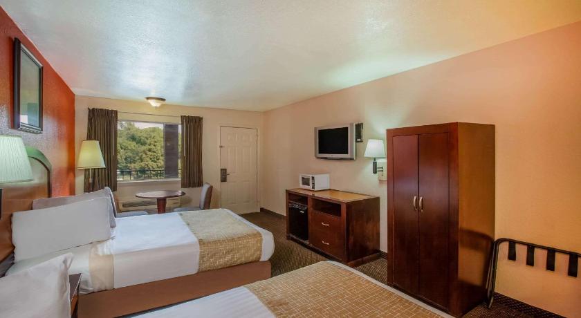 Travelodge by Wyndham Houston Hobby Airport