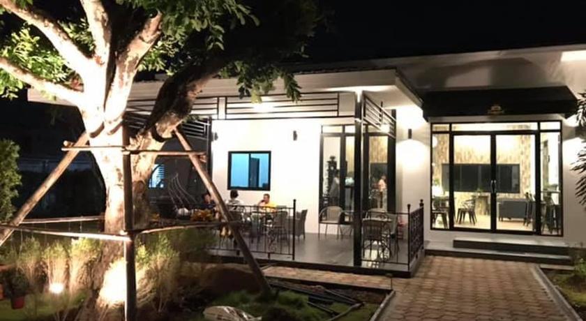 沙功 Baan Anong Hotel 3星级 酒店 泳池