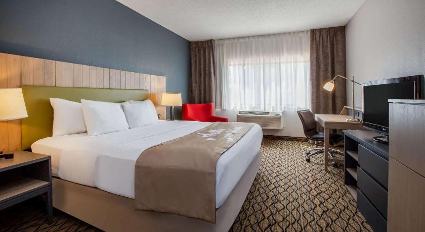 Days Inn & Suites by Wyndham Rochester Hills MI