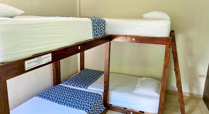 Image of Quadruple Room with Private Bathroom 0