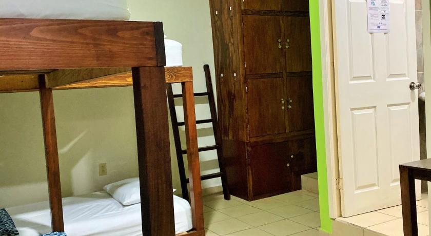 Image of Quadruple Room with Private Bathroom 8