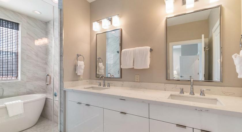 Modern 4BR Townhouse in Bienville Villas photo