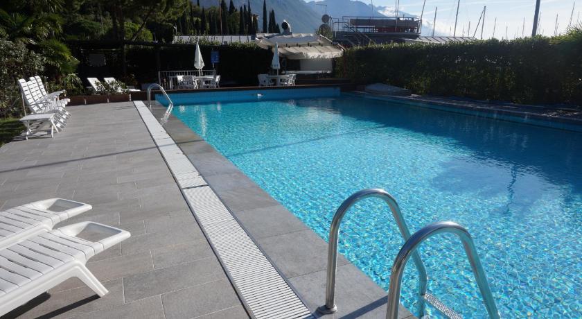 Hotel Riviera photo