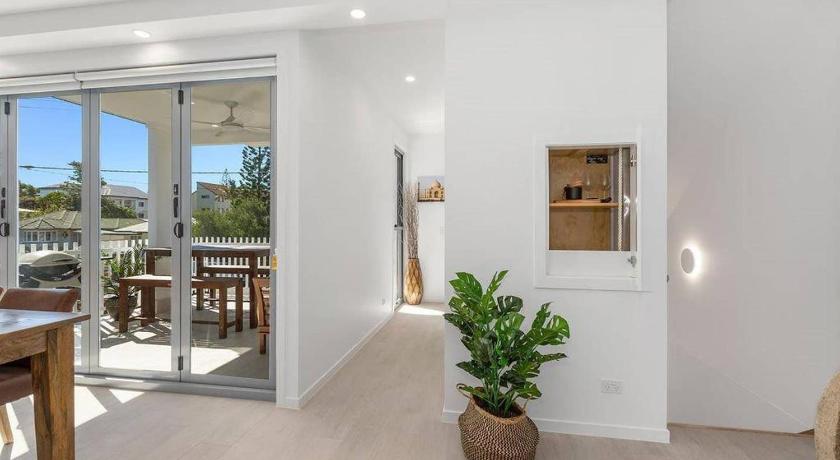 a room with a table, chairs, and a large window, Silica Sands Beach House by Kingscliff Accommodation in Kingscliff