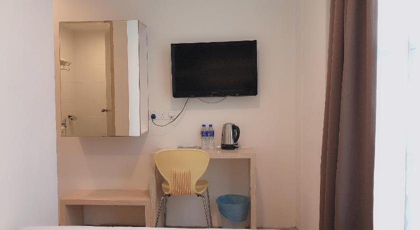 Image of Standard Queen Room 7