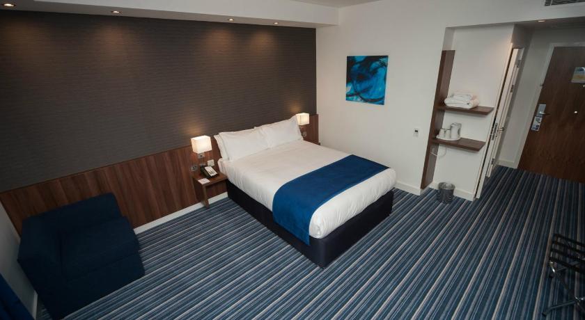 Holiday Inn Express Aberdeen Airport