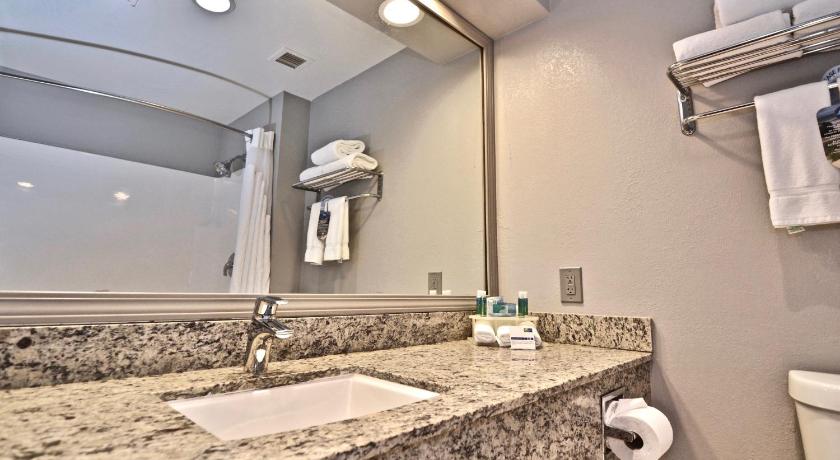 Holiday Inn Express Cleveland Downtown photo