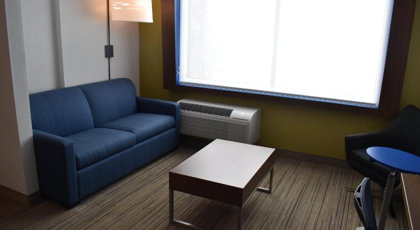 Holiday Inn Express And Suites Boston South - Randolph