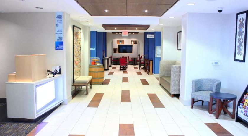 Holiday Inn Express Hotel & Suites Napa Valley-American Canyon photo