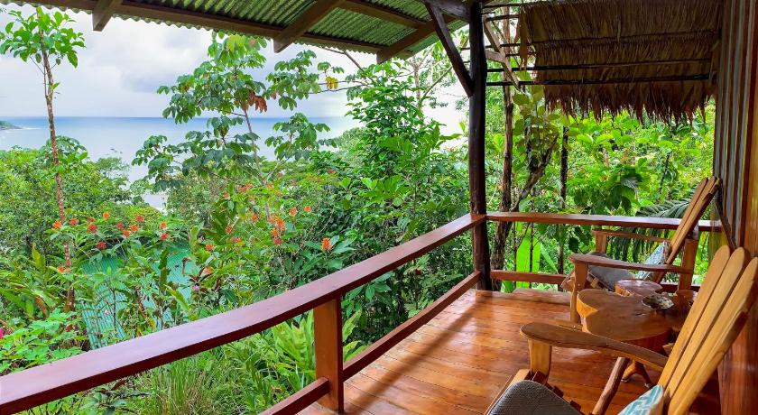 Sunset Lodge — Hotel in Drake Bay