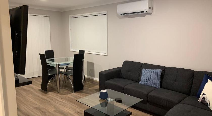 Farnsworth Thornton In Raworth Room Deals Photos Reviews