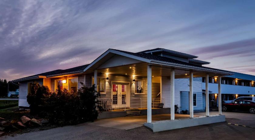 Super 8 By Wyndham Smoky Lake photo