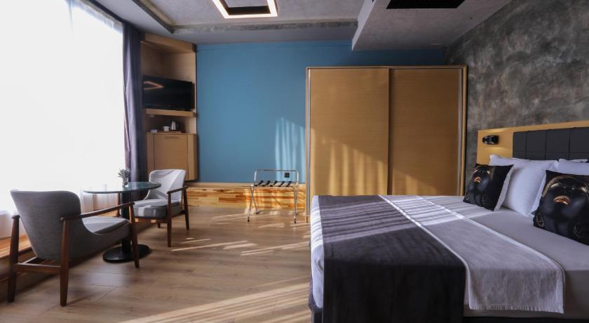 Immagine di Suite con Vista Mare (Suite with Sea View) 0