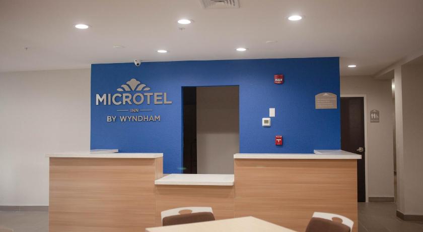 Microtel Inn & Suites by Wyndham Camp Lejeune/Jacksonville photo