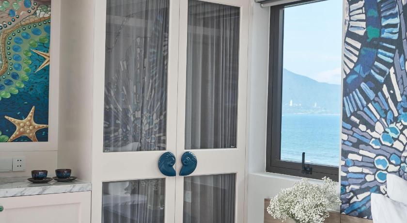Image of Double Room with Partial Sea View and Daily Laundry Service of 4 Items per Day 8