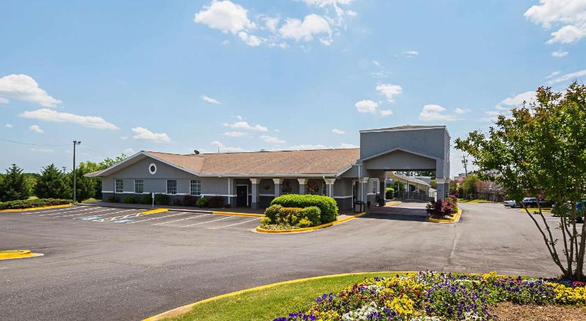 Quality Inn & Suites Greenville – Haywood Mall