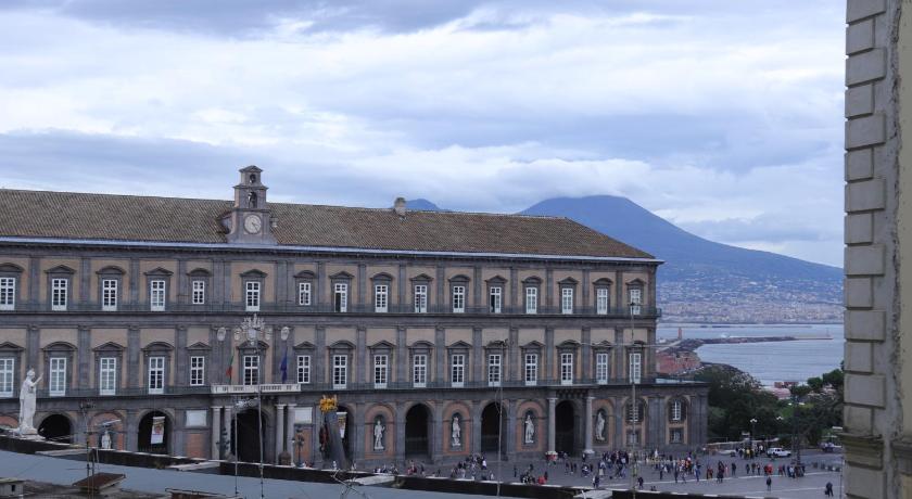 Mecla Suites — Hotel in Naples
