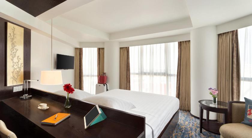 รูปของExecutive Double Room (Free Return Airport Transfer, Complimentary Wifi) 1