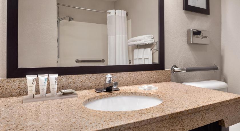 Country Inn & Suites by Radisson Mt. Pleasant-Racine West WI