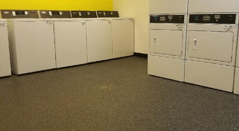 InTown Suites Extended Stay Houston TX - West Oak photo