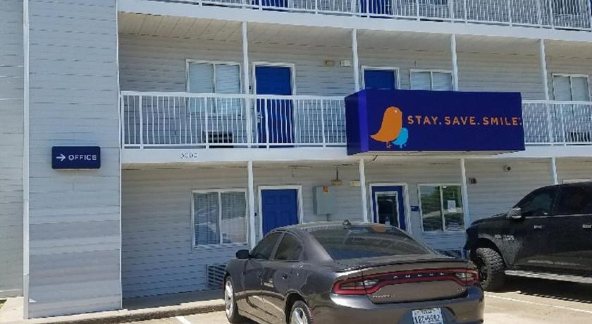 InTown Suites Extended Stay Houston TX - West Oak photo