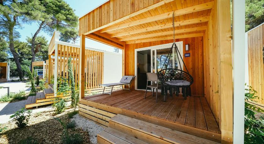 Image of Comfort One-Bedroom Mobile Home with Terrace 4