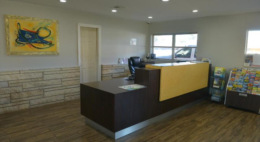 Rodeway Inn & Suites Winter Haven Chain of Lakes photo