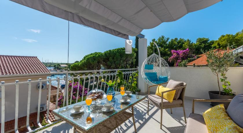 Matanovi dvori — Hotel in Brac Island