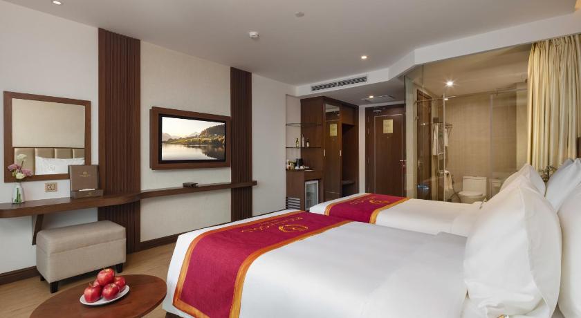 Image of Deluxe Balcony City View 5