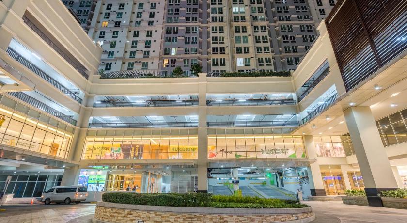 Makati Condo Edsa MRT Magallanes Station Chino Roces Ave IT Hub Alphaland WiFi CableTV Netflix Youtu photo