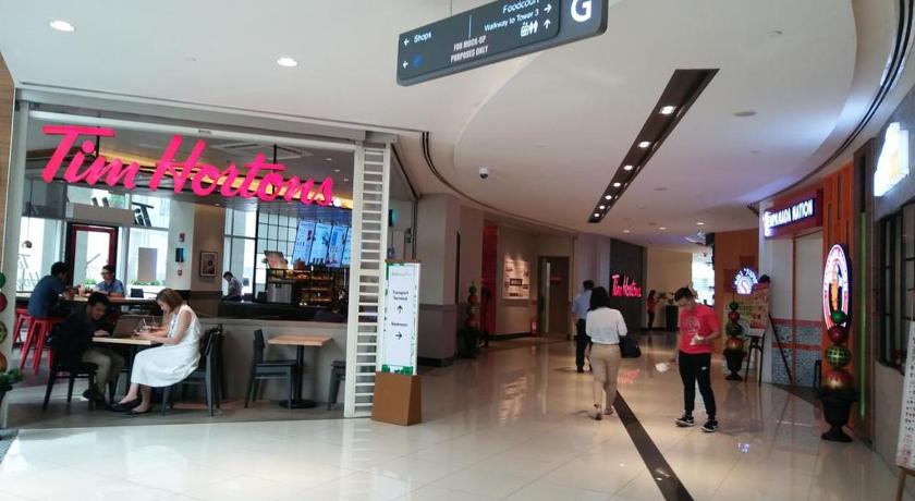 Makati Condo Edsa MRT Magallanes Station Chino Roces Ave IT Hub Alphaland WiFi CableTV Netflix Youtu photo