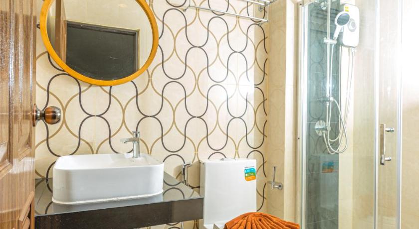 Image of Deluxe Double Pool Access 2