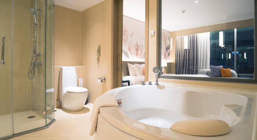 Image of 1 Bedroom Deluxe Suite 10