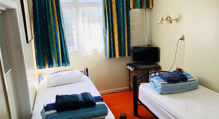 Image of Twin Room 2