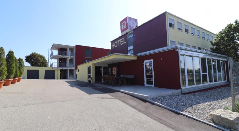 iQ-Hotel — Hotel in Langenau