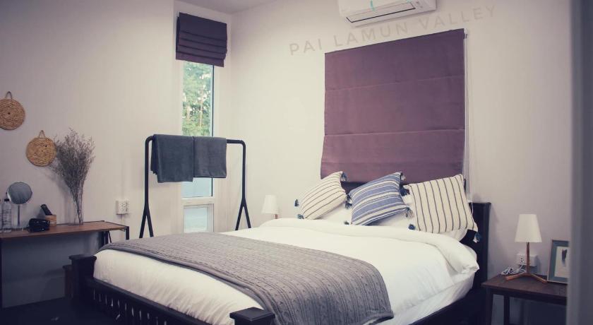 Image of Double Room with Private Bathroom 3