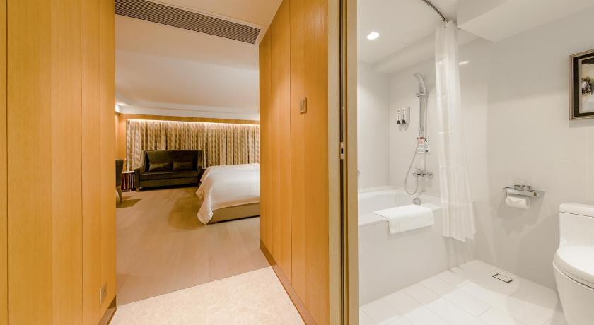 Bathroom, Royal Dragon Hotel in Macau