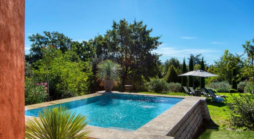 Chateau des Cinq Cantons — Hotel in Carpentras