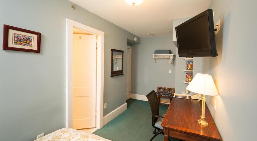 Irving House at Harvard photo