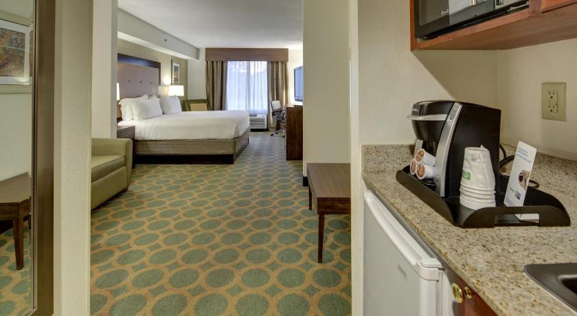 Holiday Inn Express Hotel & Suites Emporia