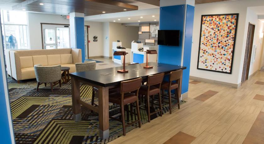 Holiday Inn Express And Suites Fort Wayne North photo