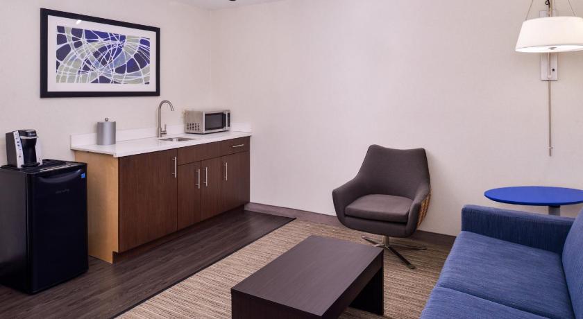 Holiday Inn Express Hotel & Suites Southfield - Detroit